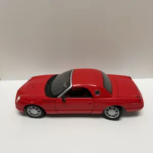 Maisto 1:18 Scale Diecast Ford Thunderbird Red Model Car with Opening Doors and Hood, Made in Thaila