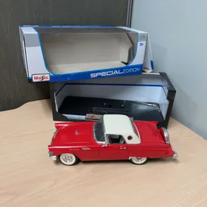 Maisto Special Edition 1:18 Scale 1957 Ford Thunderbird Diecast Model with Box, Road Signature Chass