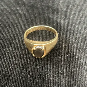 14K Gold Ring with Oval Black Stone, Size 7.25, 5.4 Grams