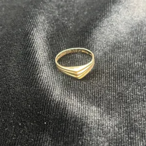 14K Gold Chevron Band Ring, Size 4.25