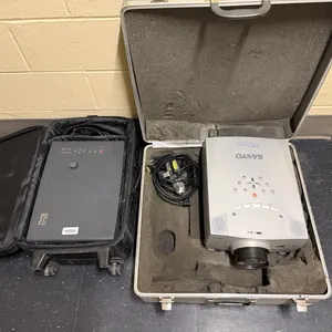 SANYO/POLAROID PROJECTOR