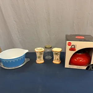 Casserole dish, teapot