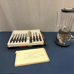 Hamilton Beach blender, knife set