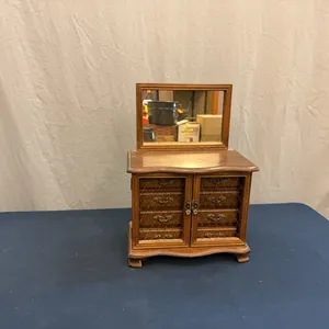 Jewelry box