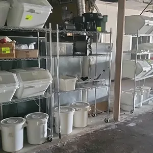 Chrome wire mobile shelving unit lot. Includes (3) 4'W and (2) 5'W 4-tier racks. Features adjustable wire shelves and a chrome finish. Mounted on swiv