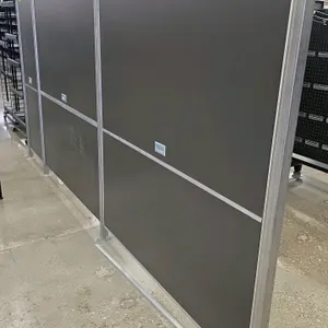 Modular wall panel partition. Features double-sided gray panels with an aluminum frame and integrated vertical multi-outlet electrical column. Dimensi