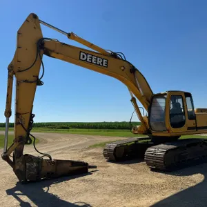 Deere 230LC Excavator W/Hammer