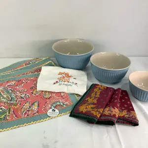 Williams Sonoma Mixing Bowls