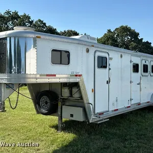 2002 Exxiss GNH-726 livestock trailer