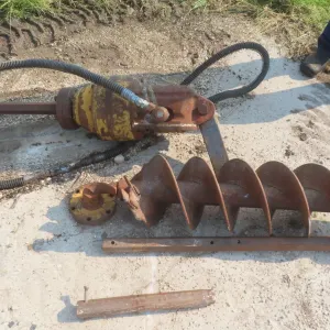 Post Hole Auger Attachment – Heavy Duty Hydraulic Drive, 12"