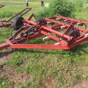 International 45 Vibra Shank Cultivator, 7-1/2 FT – w/ Hydraulic Lift Cylinder