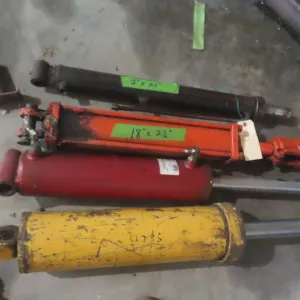 4x Hydraulic Pumps
