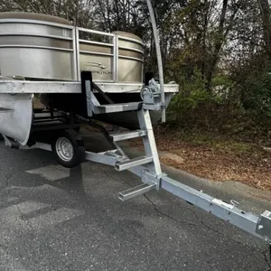 (NC) 2016 Bennington 21SLX Pontoon Boat w/ Trailer