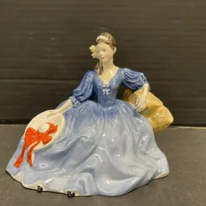 Royal Doulton - Elyse   HN2429