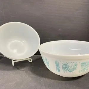 Pyrex Amish Butterprint Mixing Bowls (2)
