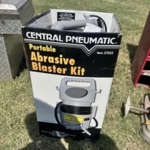 abrasive blasting pot
