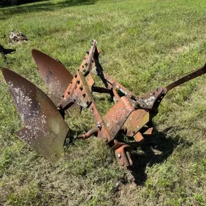 Allis Chalmers 2-bottom Plow