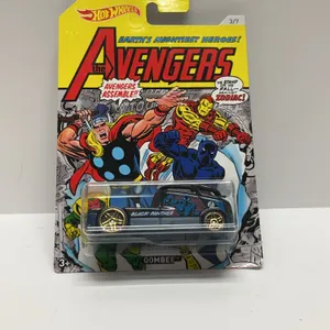 Hot Wheels Marvel Avengers Qombee Black Panther Die-Cast Car, 3/7, Gold Wheels, Mattel 2017 MOC FKD5