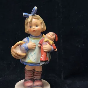 Goebel Hummel Exclusive Special Edition No. 7 Girl with Doll for Collectors' Club 1981 Signed W.Germ