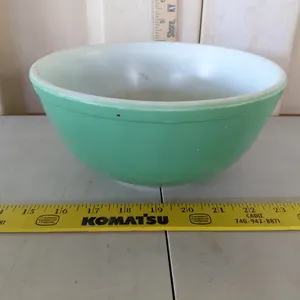 Vintage Pyrex Primary Color Green Mixing Bowl 8.5"X4" *Original/Does Not Have Model Number*
