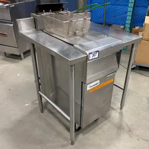 FRYMASTER MJ140 NATURAL GAS DEEP FRYER WITH STAINLESS STEEL SIDE WORK TABLES