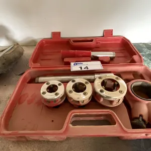RATCHET PIPE THREADER KIT IN HARD TRANSPORT CASE