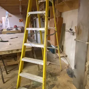 YELLOW 8' FIBERGLASS LADDER