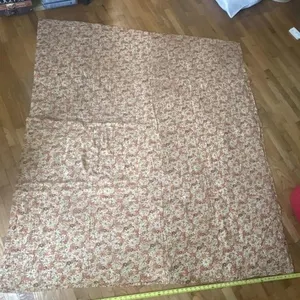 Hand tied quilt 70x64