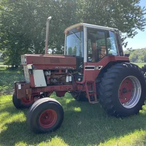 International 1086 Tractor