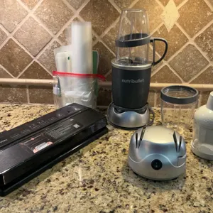 Kitchen Appliances Nutribullet, Geryon Food Sealer, Knife Sharpener & Pampered Chef Food Chopper