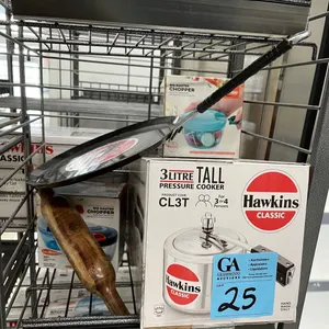 Hawkins 3 Litre pressure cooker CL3T new in box, 2 Prexo manual vegetable choppers, roti pan and rolling pin