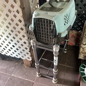 SMALL PET CARRIER & SMALL STAND