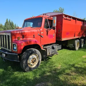 1981 International S2500 Tandem Grain  Truck, Detroit Diesel, c/w  20' Metal Box, 3 Stage Hoist & Tarp, 305,000km, VIN 1HTCF2578BGB11490