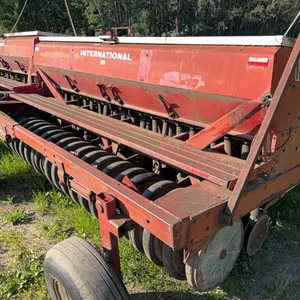 30' International 620 Press Drill with Double Disk, Fertilzer, Grass, Rubber Packers, Self Transport