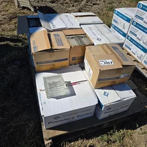 Various Sizes Of Pittsburgh Corning Glass Blocks
 UNRESERVED