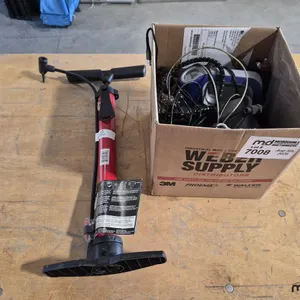 Box of Air Pumps & Dash Cam
 UNRESERVED