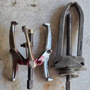 Gear pullers