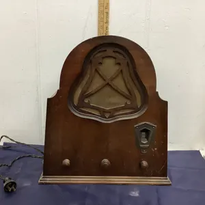 ANTIQUE MAGNAVOX RADIO  - ELECTRIC