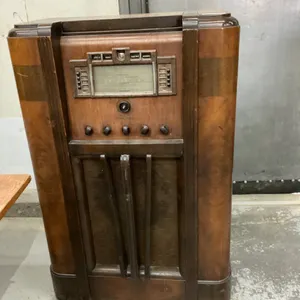 ANTIQUE  GE FLOOR MODEL RADIO - ELECTRIC