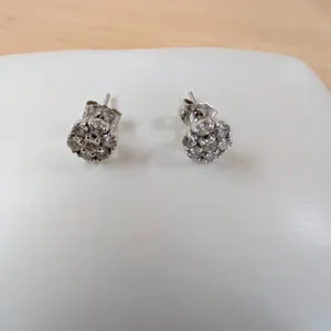 18K Gold Cluster Diamond Earrings