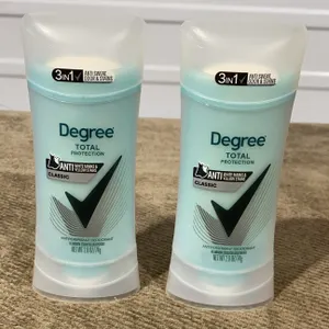 **APPEARS NEW** Degree UltraClear Antiperspirant Deodorant Black+White Anti White Marks - 2.6 oz