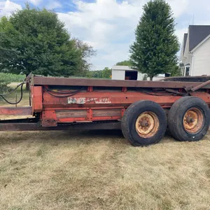 244 New idea tandem axle slop gate manure spreader