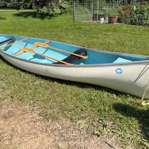 16’ Fiberglass Canoe w/ 2 Wood Oars & Minn Kota model 35 24lbs Thrust Electric Motor