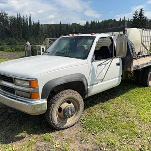 2000 Chevrolet 3500 Dually w/ 11'7L x 8' - Gas 63,645 KM 2nd Owner/ VIN 1GBJK34R7YF424667
