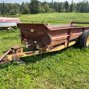 New Holland 675 (275 Bushel) Twin Axel Manure Spreader, Working Well