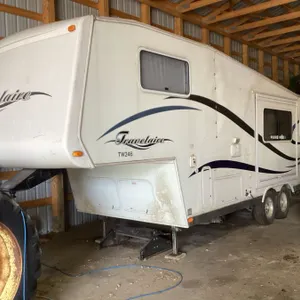 2006 Travelaire TW246, 24 1/2' 5th wheel camper, stored inside, not used much in  10 yrs, small slide, some cosmetic body damage, cut in siding, no ev