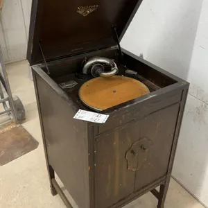 Victrola VV 4-3 Victor Talking Machine Co. Gramophone, 19 × 19 × 37"