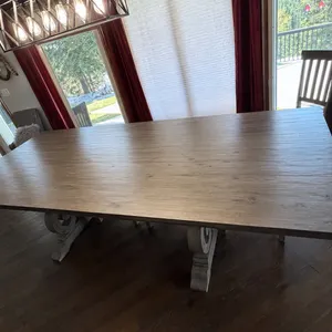 Extendable Dining Table with Two Leafs and Chairs