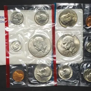 1977 US Double Mint Set in Envelope, With Ikes