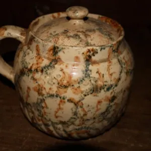 Spongeware dish with lid